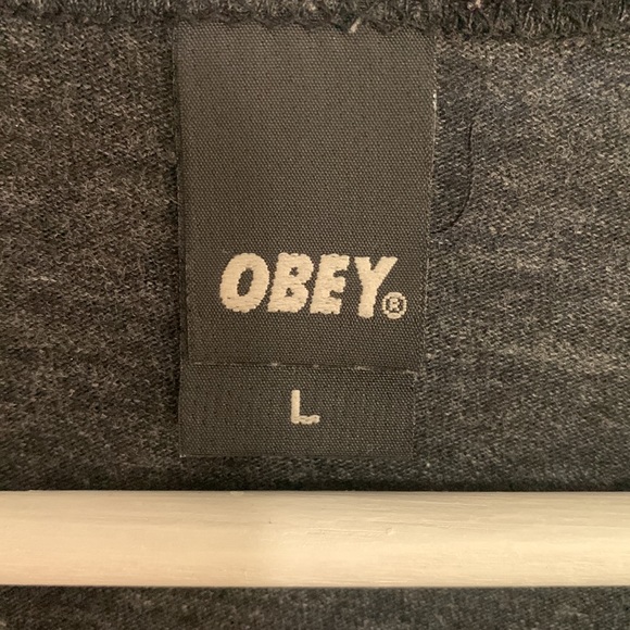 • Graphic T • - Picture 3 of 9